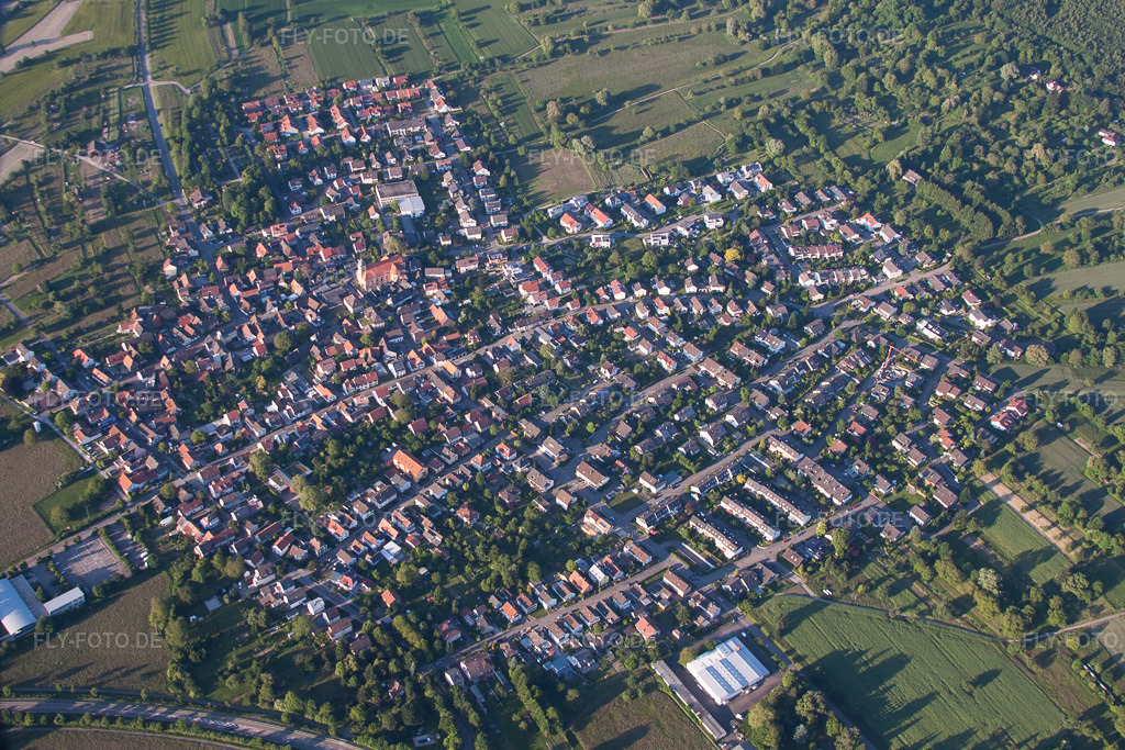Luftbild: Ettlingen-Ettlingenweier im Ortsteil Ettlingenweier in Ettlingen im Bundesland Baden-Württemberg in Deutschland. Foto: IMG_57388.jpg vom 06.06.2013 durch Werner Riehm/FLY-FOTO.de