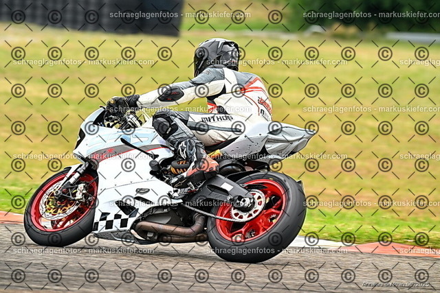25bt02-0022 | markuskiefer.com - Realisiert mit Pictrs.com