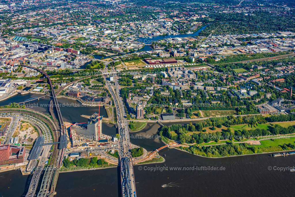 Hamburg_Rothenburgsort_ELS_8234200925 | HAMBURG 19.09.2025 Brückenbauwerk entlang der Veddeler Brückenstraße über der Elbe im Ortsteil Rothenburgsort in Hamburg, Deutschland. // Bridge structure along Veddeler Brueckenstrasse over the Elbe in the Rothenburgsort district of Hamburg, Germany. Foto: Martin Elsen