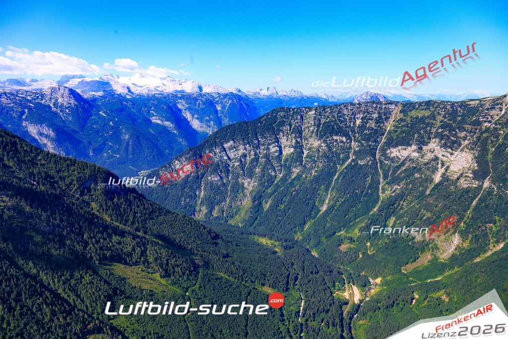 Die Luftaufnahme der Stadt Bad Aussee wurde 2017 vom Flugzeug heraus erstellt ( keine Drohne )- hohe Auflösung für beste Qualität