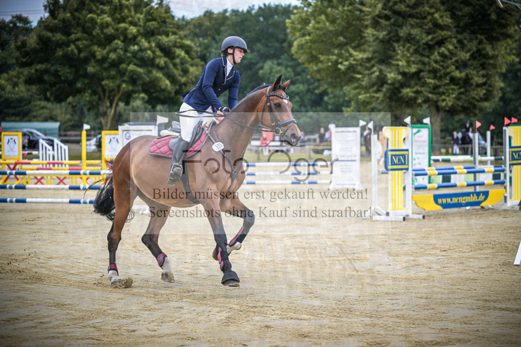 DOS_6951 | Entdecke hochwertige Reitturnierfotos von Foto Oger. Professionell, emotional und authentisch – jetzt Lieblingsmomente im Shop bestellen.Deutschlandweite Turnierfotografie. - Realisiert mit Pictrs.com