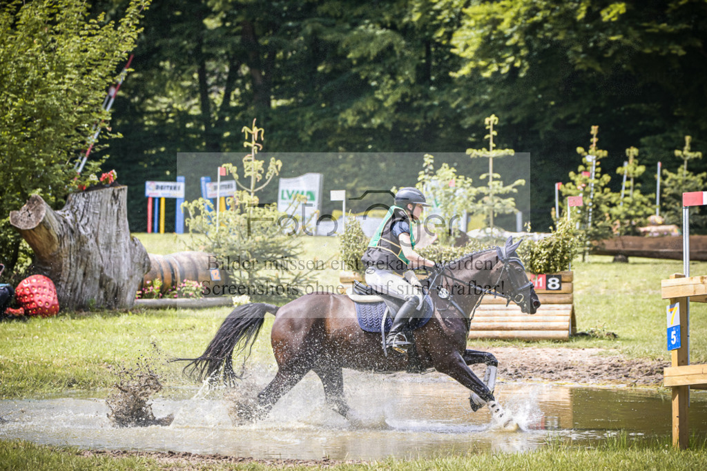DOS_7087 | Entdecke hochwertige Reitturnierfotos von Foto Oger. Professionell, emotional und authentisch – jetzt Lieblingsmomente im Shop bestellen. - Realisiert mit Pictrs.com