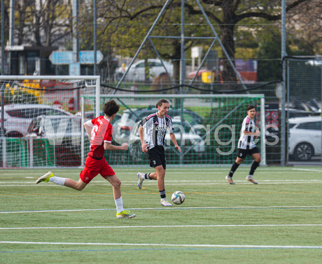 juv_lut_fmachado-0208 | Images from the Juniors B match between Juventus Academy and FC Lutry, played on 18 March 2026 in Lutry, Switzerland, featuring players, coaching staff and match action throughout the game.