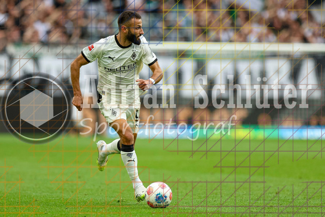 Borussia Mönchengladbach vs SV Werder Bremen - Bundesliga  | Mönchengladbach, Deutschland, 14.09.25:   Franck Honorat (Borussia Mönchengladbach) in Aktion am Ball, Einzelaktion waehrend des Spiels der Bundesliga zwischen Borussia Mönchengladbach vs SV Werder Bremen im Stadion im Borussia Park(Foto von Brauer-Fotoagentur / Adrian Schlueter)