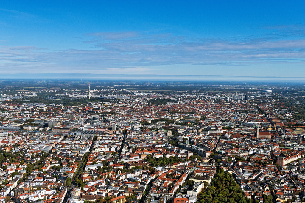 dr__0054257.jpg | MüNCHEN 07.10.2024 Stadtzentrum im Innenstadtbereich im Ortsteil Altstadt in München im Bundesland Bayern, Deutschland. Weiterführende Informationen bei: Landeshauptstadt München. // The city center in the downtown area in the district Altstadt in Munich in the state Bavaria, Germany. Further information at: Landeshauptstadt Muenchen. Foto: Daniel Reiter
