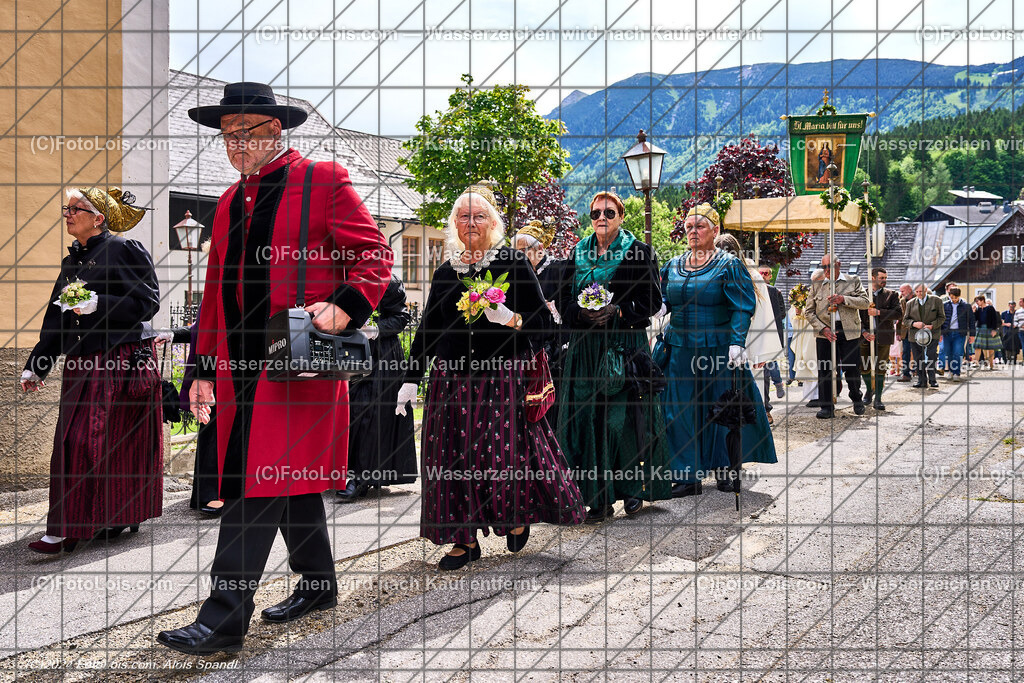 ALP7872_Fronleichnam_Lackenhof_Goldhaubengruppe | (C)FotoLois.com, Alois Spandl. FRONLEICHNAM in Lackenhof mit Pfarrer Norbert Burmettler, Musikkapelle, Feuerwehr, Goldhaubengruppe und vielen LackenhoferInnen, Do 30. Mai 2024.