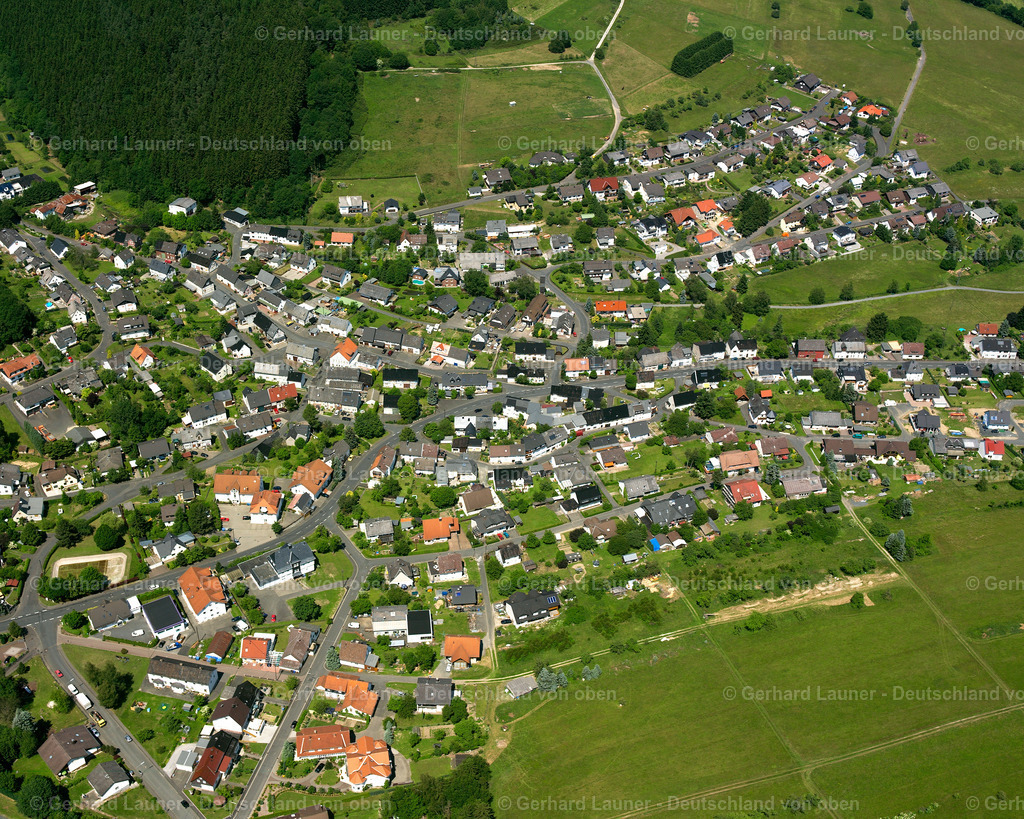 2611134 | SEELBACH 09.06.2006 Wohngebiet einer Einfamilienhaus- Siedlung  in Seelbach im Bundesland Hessen, Deutschland // Single-family residential area of settlement  in Seelbach in the state Hesse, Germany Foto: Gerhard Launer