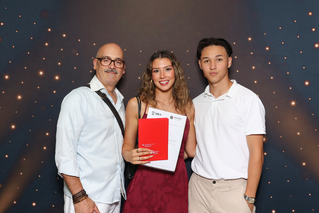 ZD260628112736-44 | Fotoshop von zweidimensional Fotografie. Ihr Fotograf im Aargau. Abzüge von Ihrem Fotobox Event bestellen.Abzüge von Ihrem Hochzeit bestellen.Abzüge von Ihrem Schulfotograf bestellen.