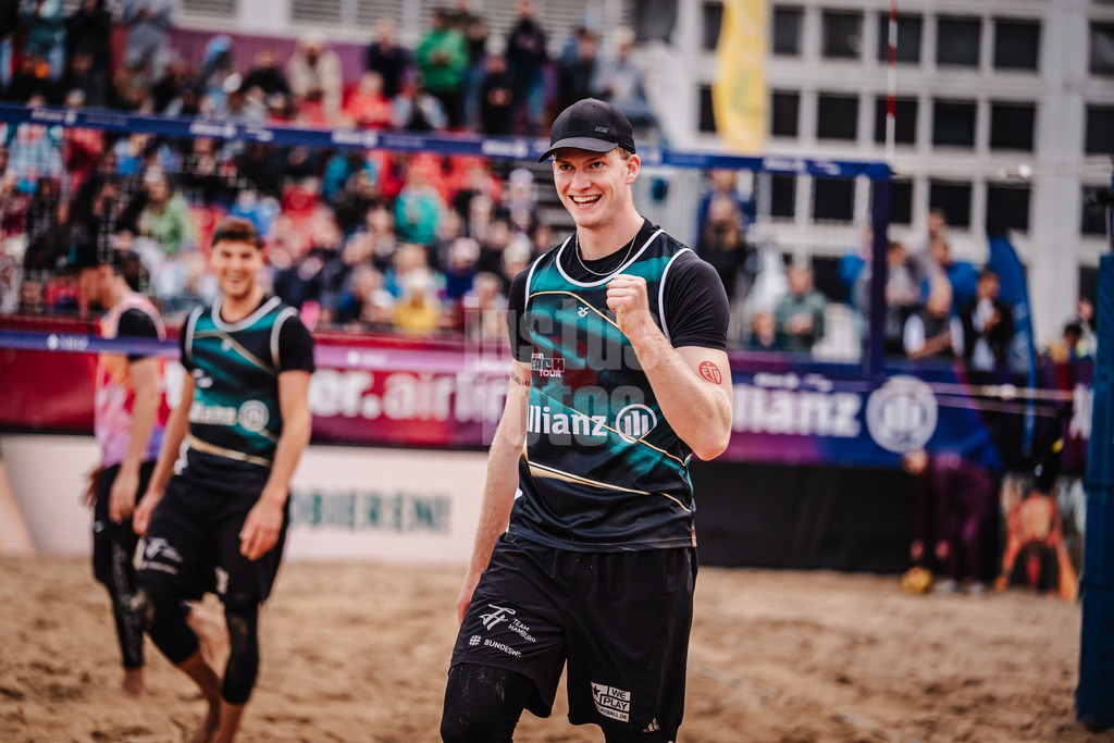 Beachvolleyball | Männer | Allianz German Beach Tour 2025 | Tourstop Berlin | 23.08.2025 | Philipp Huster freut sich