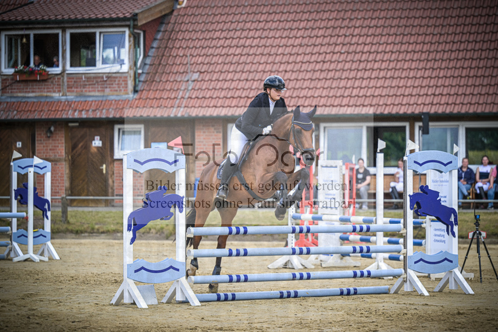 DOS_2974 | Entdecke hochwertige Reitturnierfotos von Foto Oger. Professionell, emotional und authentisch – jetzt Lieblingsmomente im Shop bestellen.Deutschlandweite Turnierfotografie. - Realisiert mit Pictrs.com