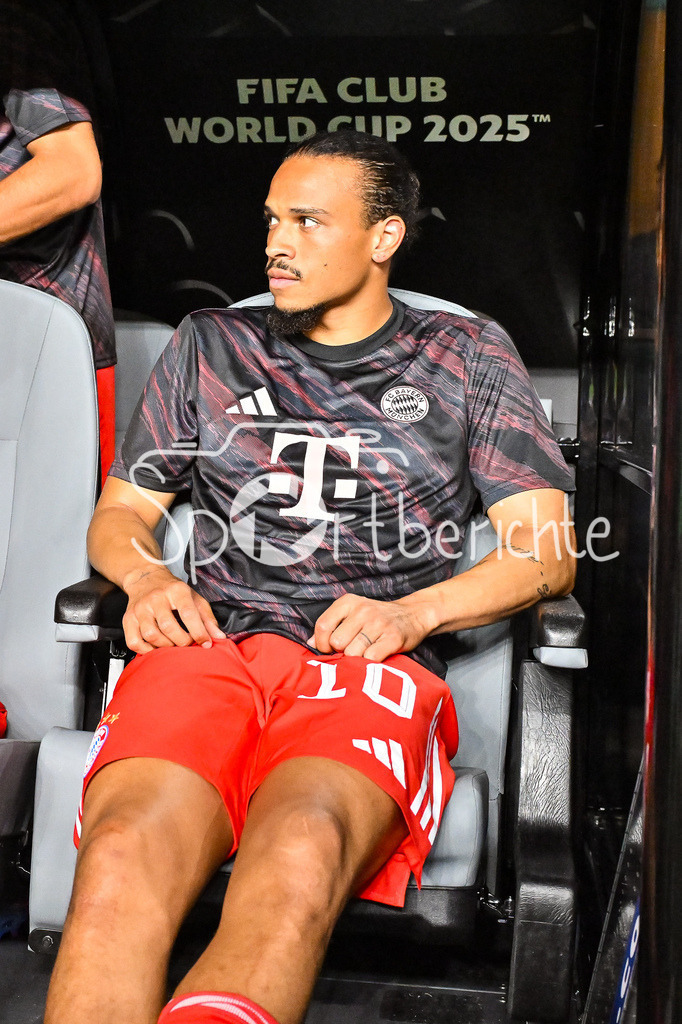 FC Bayern München - Boca Juniors | Sitzt heute wieder nur auf der Bank - Leroy SANE (FC Bayern Muenchen 10) / Einzelfoto / Freisteller / FIFA Club World Cup: FC Bayern Muenchen - Boca Juniors, Hard Rock Stadium am 20.06.2025 / NOT FOR SALE IN USA