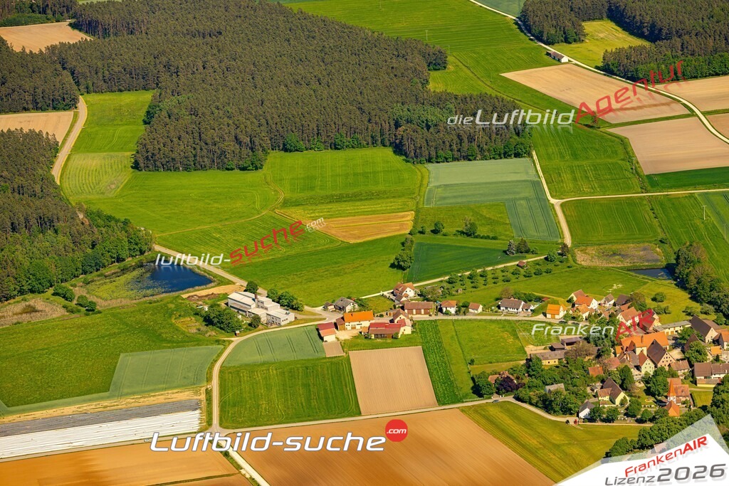 Das Luftbild zeigt : Dürrenmungenau Abenberg - Die Luftaufnahme wurde 2024 vom UL-Flugzeug aus erstellt ( keine Drohne ) - Hochauflösende Luftaufnahme - Für grossformatige Ausdrucke geeignet. Die Geschenkidee !Mit Lizenz und Bildrechte bestellbar