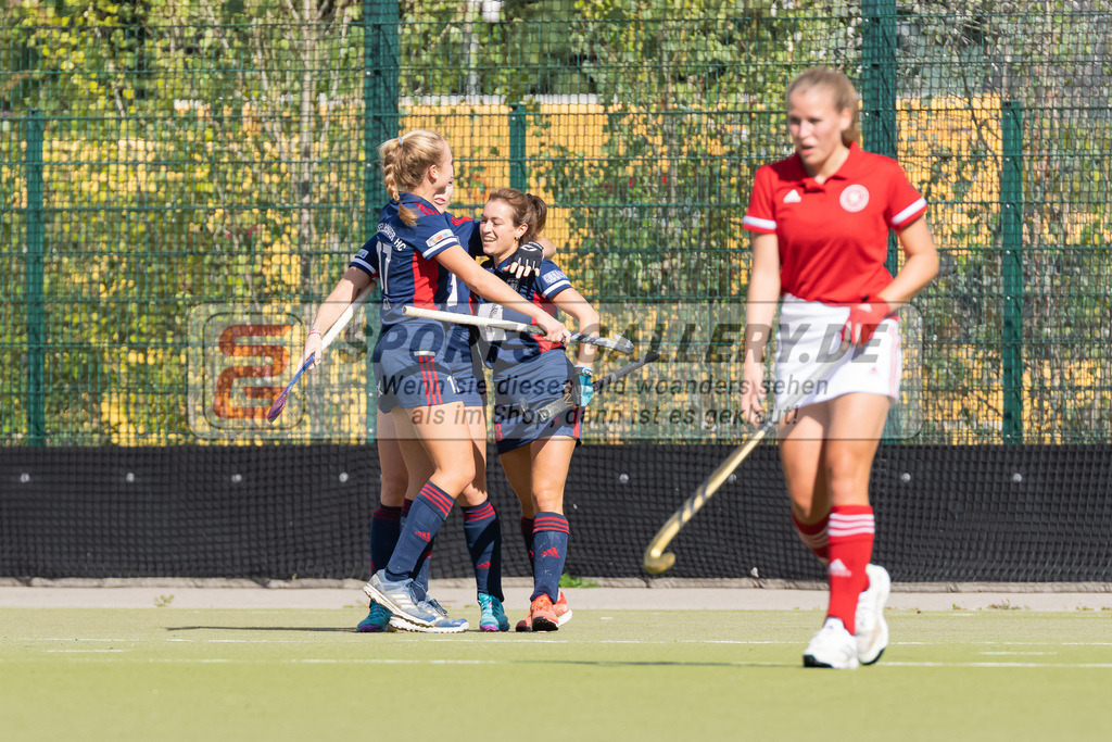 HK_20220925_100120 | 1. Bundesliga Damen Düsseldorfer HC - Berliner HC  am 25.9.2022 DHC Düsseldorf, Düsseldorf , Lisa Nolte ( Düsseldorfer HC #17 ) , Tessa Schubert ( Düsseldorfer HC #28 )
