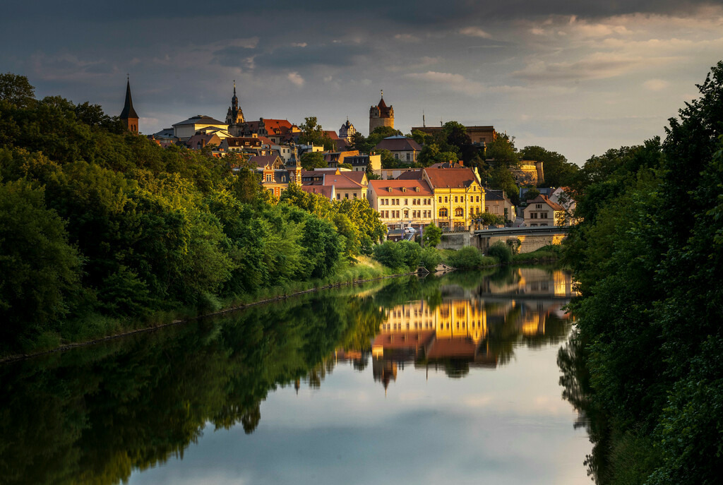 Skyline von Bernburg (Saale) | Blick auf den Saalplatz und den Schloßberg - Realisiert mit Pictrs.com