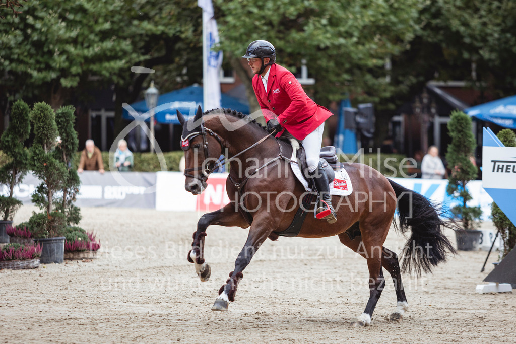 240915_OWLCh_Youngster6y-509 | Deine schönsten Turniermomente als professionelle Fotos! Entdecke hochwertige Pferdesport-Fotografie im Online-Shop. Jetzt Fotos finden & bestellen!