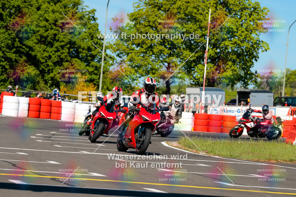 Moto-TeamOBK-21548 | Hier findet Ihr Bilder von Touristenfahrten auf der Nürburgring Nordschleife oder von anderen Veranstaltungen die ich besucht habe. Viel Spass beim Durch Schauen 