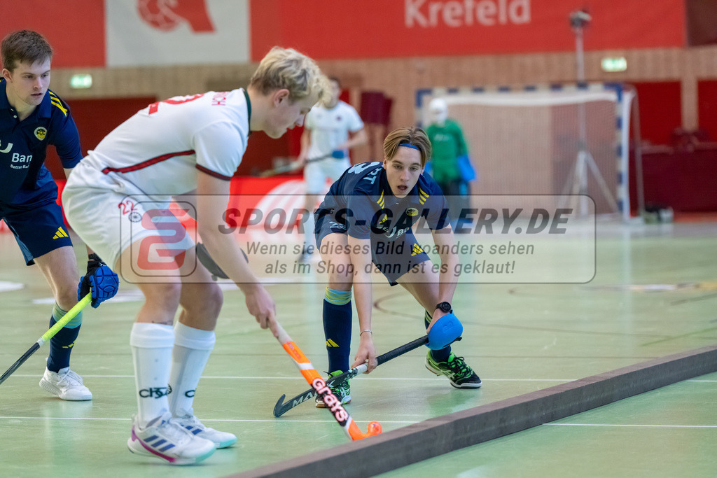 HK_20250118_101725 | 1/4 Finale 1. Bundesliga Halle Herren Crefelder HTC - Zehlendorfer Wespen am 18.1.2025 Halle Glockenspitz, Krefeld , Johann Wehnert ( Zehlendorfer Wespen #23) , LangHeinrich Finn ( Crefelder HTC #22 )