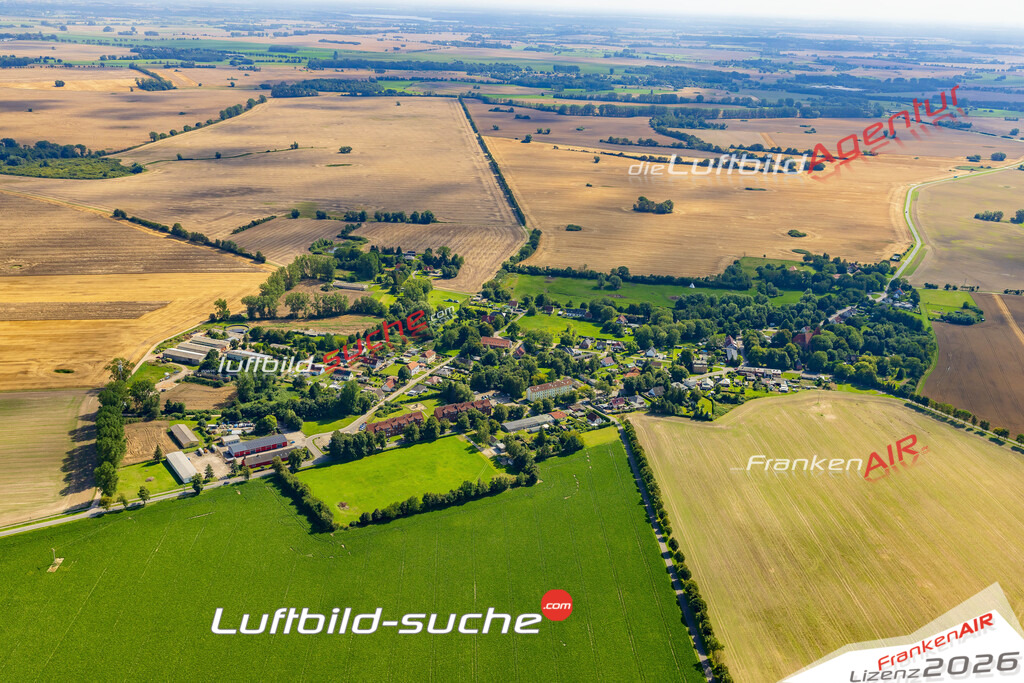 Luftbild der Stadt Groß Mohrdorf - Die Luftaufnahme wurde 2025 vom UL-Flugzeug heraus erstellt ( keine Drohne ) - Hochauflösende Luftaufnahme - für professionelle Ausdrucke geeignet. Die Geschenkidee !Hier alle&nbsp;Infos zur Lizenzierung der LuftaufnahmeWir fliegen auch dieses Jahr wieder in Ihre Region um Luftbilder zu erstellen.- Luftbild anfragen