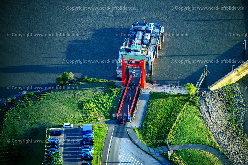 Glückstadt_FRS_Elbfähren_ELS_4885280824 | GLüCKSTADT 28.08.2024 Fähr- Hafenanlagen an der Elbe in Glückstadt mit der Elbfähre "Glückstadt" im Bundesland Schleswig-Holstein, Deutschland. Weiterführende Informationen bei: Elbfähre Glückstadt Wischhafen GmbH & Co. // Ferry port facilities on the Elbe in Glueckstadt with the Elbe ferry "Glueckstadt" in the state Schleswig-Holstein, Germany. Further information at: Elbfaehre Glueckstadt Wischhafen GmbH & Co. Foto: Martin Elsen