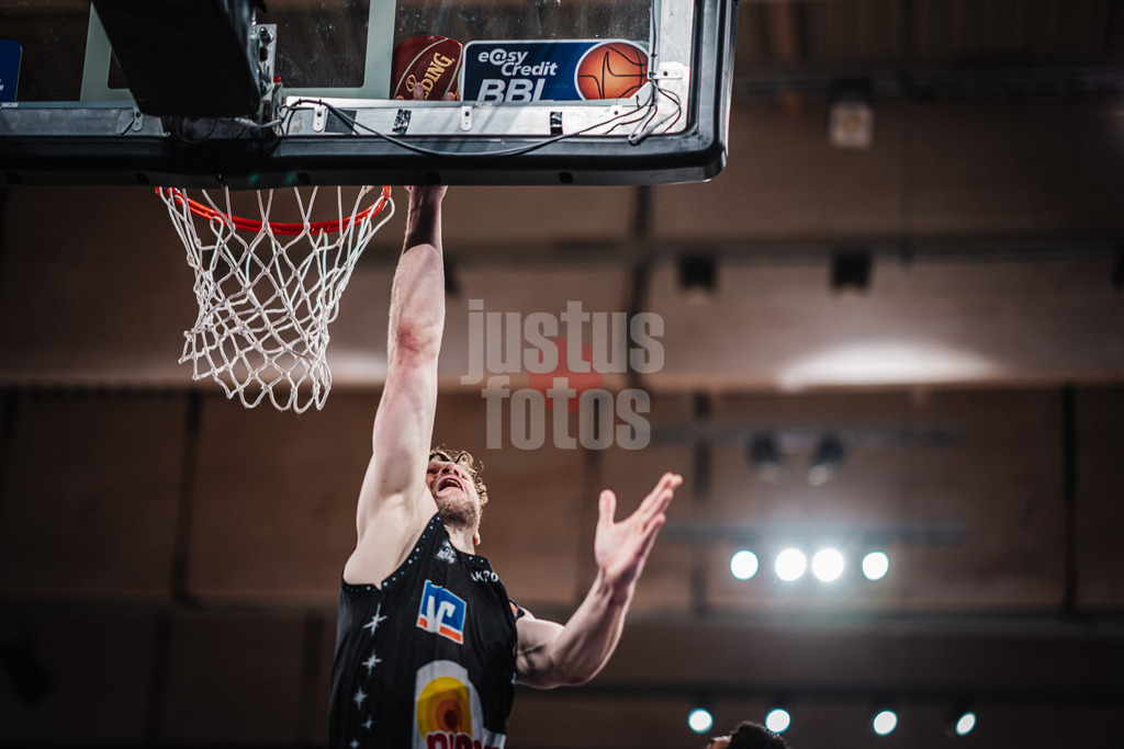 Basketball | Männer | Saison 2023/2024 | easyCredit Basketball Bundesliga | 31. Spieltag | Veolia Towers Hamburg vs. HAKRO Merlins Crailsheim | 30.04.2024 | Fabian Bleck (#9, HAKRO Merlins Crailsheim)