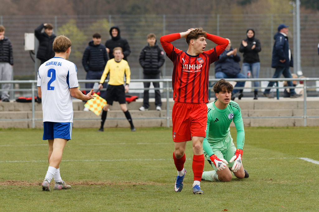 20260412-FCHS04_181 | 1.FC Heidenheim 1846 vs. FC Schalke 04, Fußball, U19, A-Junioren, NWL, U19-DFB-Nachwusliga, 2025/2026, 8. Spieltag, 12.04.2026 in Heidenheim, Walter-Birkhold-Jugendstadion (Foto: Michael Bulling) - Realisiert mit Pictrs.com