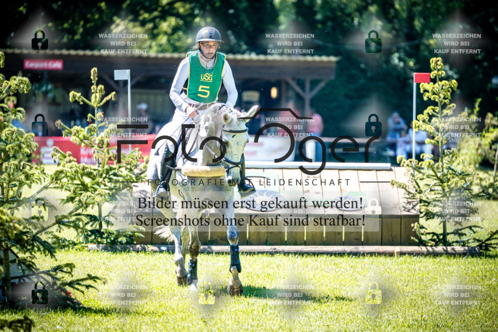A1_Vielseitigkeitsturnier Melle Oldendorf-15c-0074 | Entdecke hochwertige Reitturnierfotos von Foto Oger. Professionell, emotional und authentisch – jetzt Lieblingsmomente im Shop bestellen.Deutschlandweite Turnierfotografie. - Realisiert mit Pictrs.com