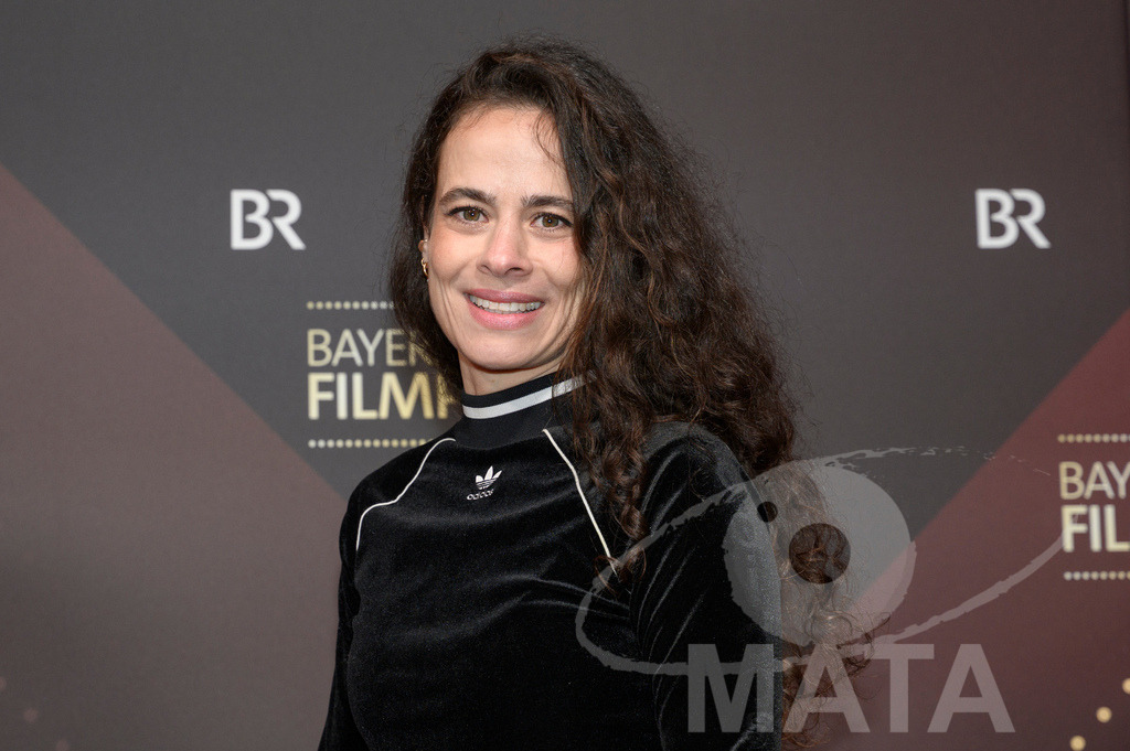 _DWI4947 | Maya Haddad bei der Verleihung des 47. Bayerischen Filmpreises 2026  im Prinzregententheater. München, Deutschland. Der Bayerische Filmpreis wird seit 1979 von der Bayerischen Staatsregierung verliehen, um die Bedeutung des Kinofilms als Kulturgut herauszustellen - Realisiert mit Pictrs.com