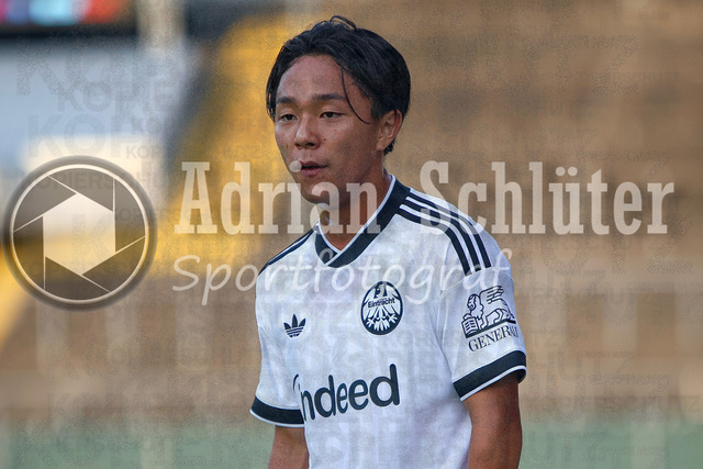 21.08.2026, GER, Fussball, Herren, DFB-Pokal, Saison 2026/2027, SC St. Tönis vs Eintracht Frankfurt | Keita Kosugi (Frankfurt) schaut