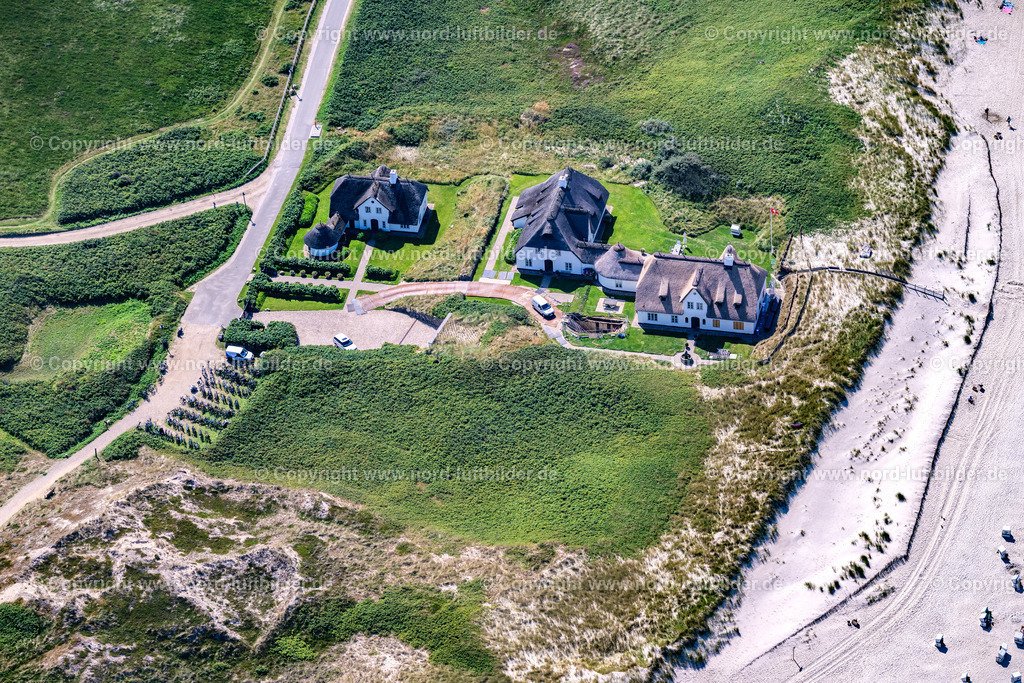 Sylt_Kampen_Kliffende_ELS_4256130825 | KAMPEN (SYLT) 13.06.2025 Gebäudekomplex der Hotelanlage " Haus Kliffende " in Kampen (Sylt) auf der Insel Sylt im Bundesland Schleswig-Holstein, Deutschland. // Complex of the hotel building " Haus Kliffende " in Kampen (Sylt) at the island Sylt in the state Schleswig-Holstein, Germany. Foto: Martin Elsen