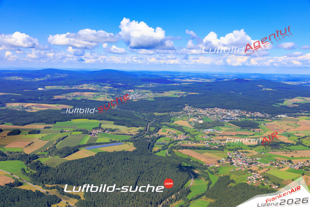 Die Luftaufnahme der Stadt Neusorg wurde 2017 vom Flugzeug heraus erstellt ( keine Drohne )- hohe Auflösung für beste Qualität