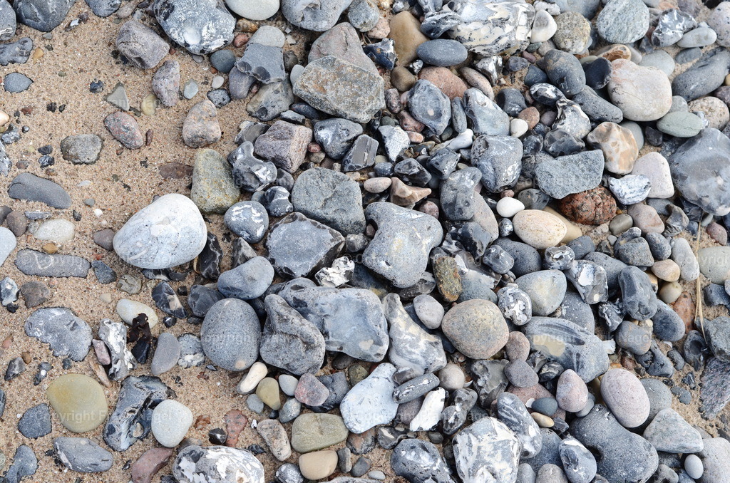 Steinfelder an der Küste | dataxp - Realisiert mit Pictrs.com