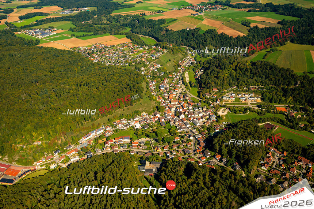 Das Luftbild zeigt :  Breitenbrunn - Die Luftaufnahme wurde 2023 vom UL-Flugzeug aus erstellt ( keine Drohne ) - Hochauflösende Luftaufnahme - Für grossformatige Ausdrucke geeignet. Die Geschenkidee !Mit Lizenz und Bildrechte bestellbar