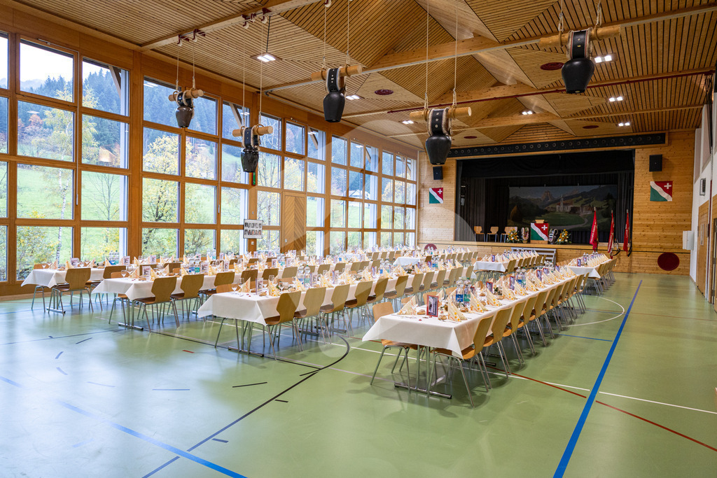 SKE100J_4616 | Die Schwinger des Schwyzer Kantonalen Schwingerverbandes: Fotos, die Dynamik und Leidenschaft festhalten, sowie emotionale Momente aus dem traditionellen Schwingsport zeigen. - Realisiert mit Pictrs.com