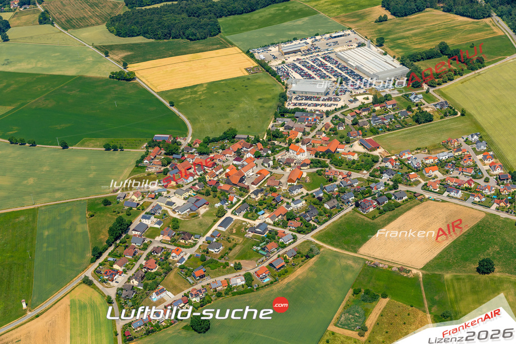 Das Luftbild zeigt : Neukirchen Hemau - Die Luftaufnahme wurde 2023 vom UL-Flugzeug aus erstellt ( keine Drohne ) - Hochauflösende Luftaufnahme - Für grossformatige Ausdrucke geeignet. Die Geschenkidee !Mit Lizenz und Bildrechte bestellbar