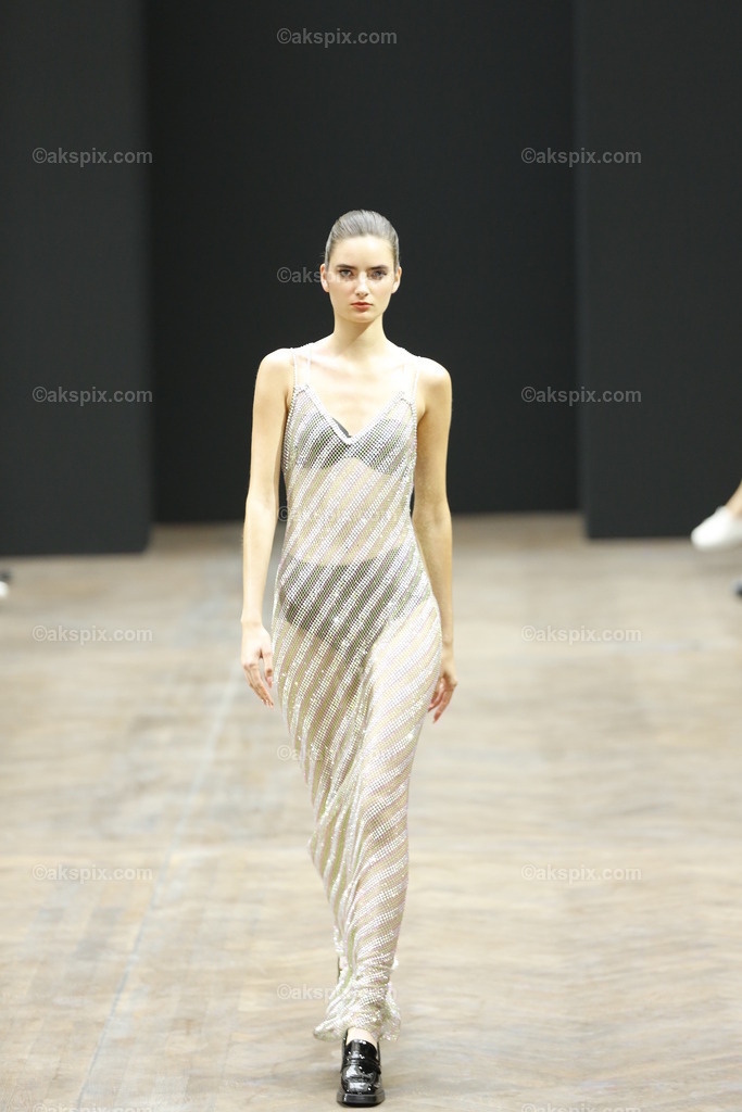 Kilian Kerner auf der  MBFW Spring/Summer 2023 | Mercedes-Benz Fashion Week (MBFW)  Frühling / Sommer 2023 im Hotel Telegraphenamt Berlin in Berlin-Mitte. Die Kollektionen von Kilian Kerner auf der MBFW Spring/Summer 2023. Das Bild zeigt Models mit der Kollektion von Kilian Kerner.