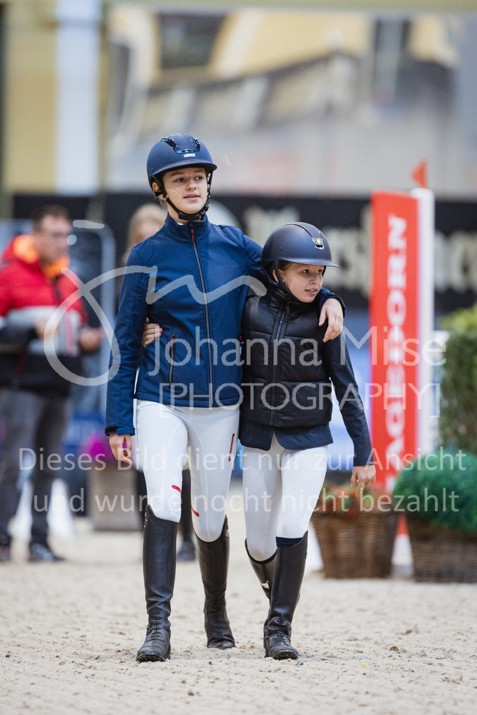 221112_Warstein_L-Spr-107 | Deine schönsten Turniermomente als professionelle Fotos! Entdecke hochwertige Pferdesport-Fotografie im Online-Shop. Jetzt Fotos finden & bestellen!