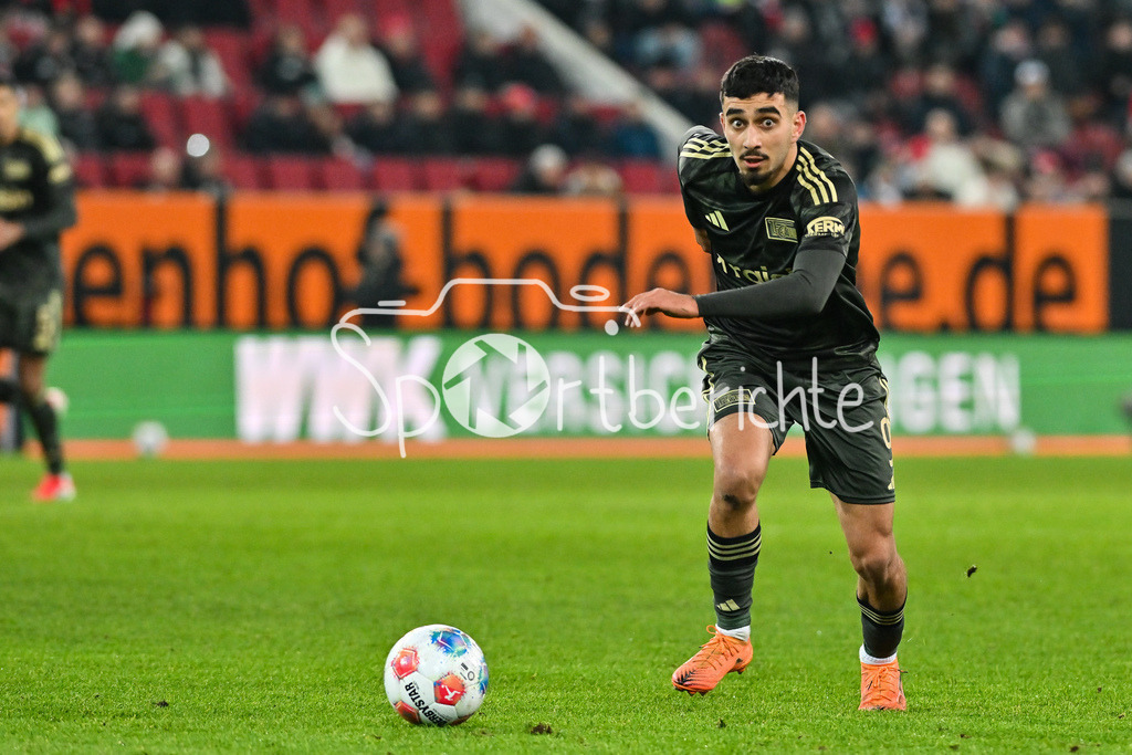 FC Augsburg - 1. FC Union Berlin | AUGSBURG, GERMANY - 15. JANUARY: am Ball Livan BURCU (Union Berlin 9) / Einzelfoto / Freisteller während dem Bundesligamatch zwischen dem FC Augsburg und dem 1. FC Union Berlin am 17. Spieltag in der WWK-Arena / DFL REGULATIONS PROHIBIT ANY USE OF PHOTOGRAPHS AS IMAGE SEQUENCES AND/OR QUASI-VIDEO