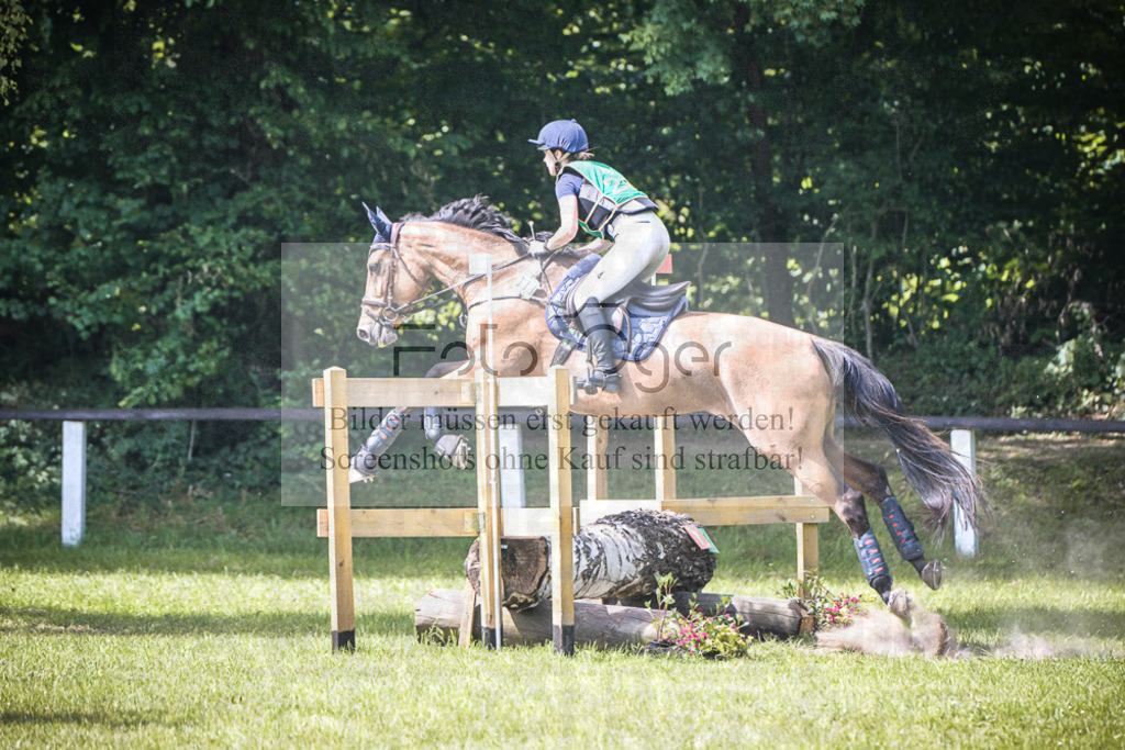 DOS_9713 | Entdecke hochwertige Reitturnierfotos von Foto Oger. Professionell, emotional und authentisch – jetzt Lieblingsmomente im Shop bestellen.Deutschlandweite Turnierfotografie. - Realisiert mit Pictrs.com