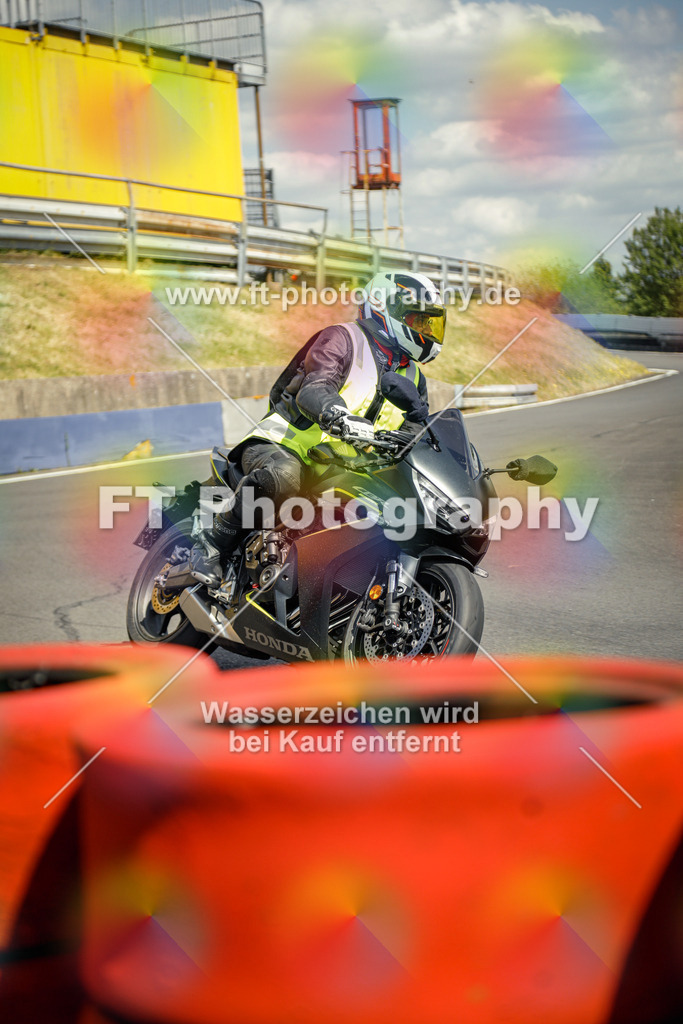 OBK_Mai_Martina_Markus-11197 | Hier findet Ihr Bilder von Touristenfahrten auf der Nürburgring Nordschleife oder von anderen Veranstaltungen die ich besucht habe. Viel Spass beim Durch Schauen 