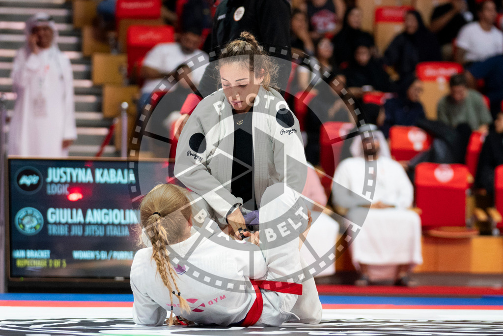 20231109PBB6391 | Fighters compete during the AJP World Professional Championship in the Mubadala Arena in Abu Dhabi, Arab United Emirates, on November 9, 2023.