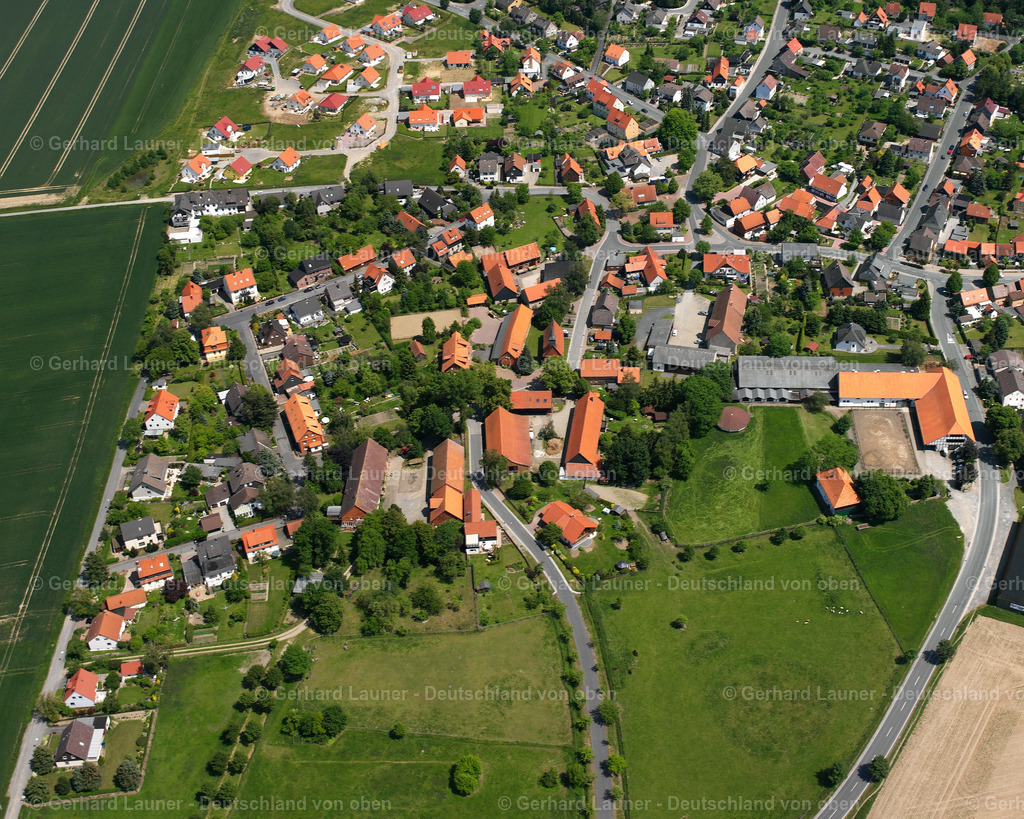2638336 | HAHNDORF 06.08.2006 Wohngebiet der Mehrfamilienhaussiedlung  in Hahndorf im Bundesland Niedersachsen, Deutschland // Residential area of the multi-family house settlement  in Hahndorf in the state Lower Saxony, Germany Foto: Gerhard Launer