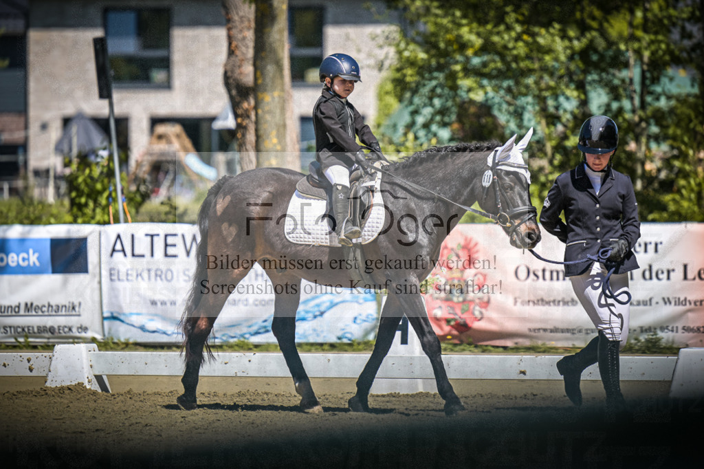 DOS_8896 | Entdecke hochwertige Reitturnierfotos von Foto Oger. Professionell, emotional und authentisch – jetzt Lieblingsmomente im Shop bestellen.Deutschlandweite Turnierfotografie. - Realisiert mit Pictrs.com