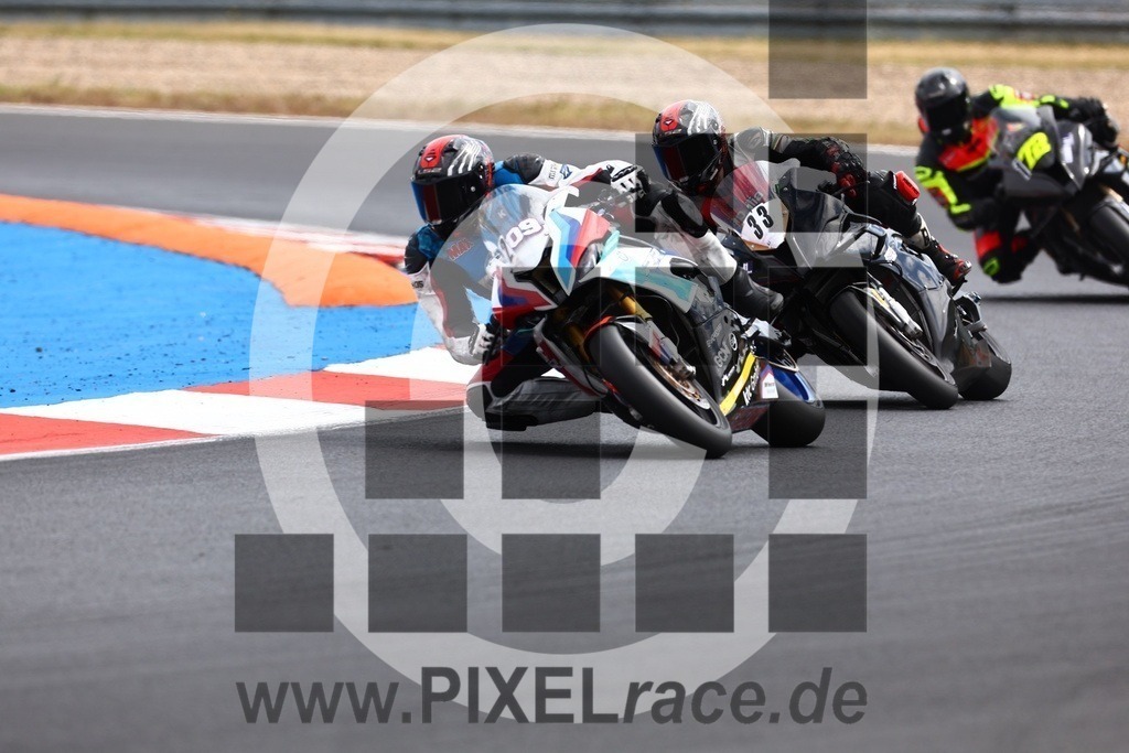 0033-20240727_03164 | Schöne Erinnerungen an spannende Momente - das festzuhalten ist unser Job. PIXELrace.de ist seit 2003 auf den Rennstrecken Europas unterwegs um die Action draußen beim Fahren und die wunderbare Stimmung imm Fahrerlager für euch einzufangen.