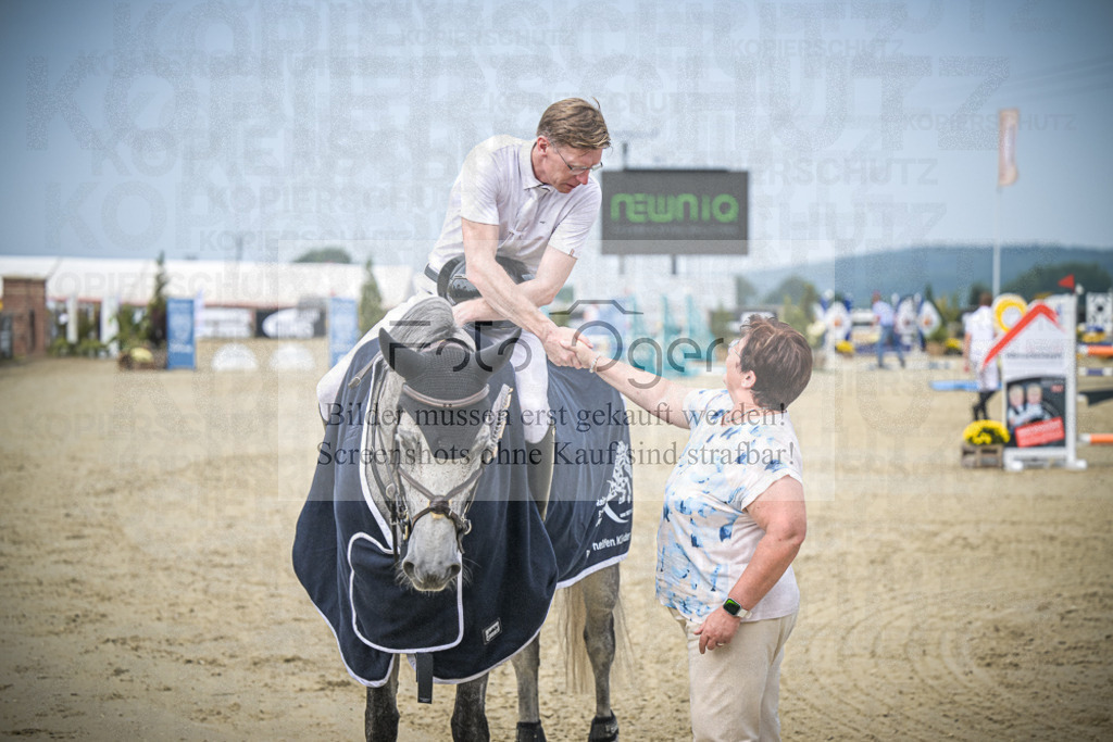 DOS_0013 | Entdecke hochwertige Reitturnierfotos von Foto Oger. Professionell, emotional und authentisch – jetzt Lieblingsmomente im Shop bestellen.Deutschlandweite Turnierfotografie. - Realisiert mit Pictrs.com