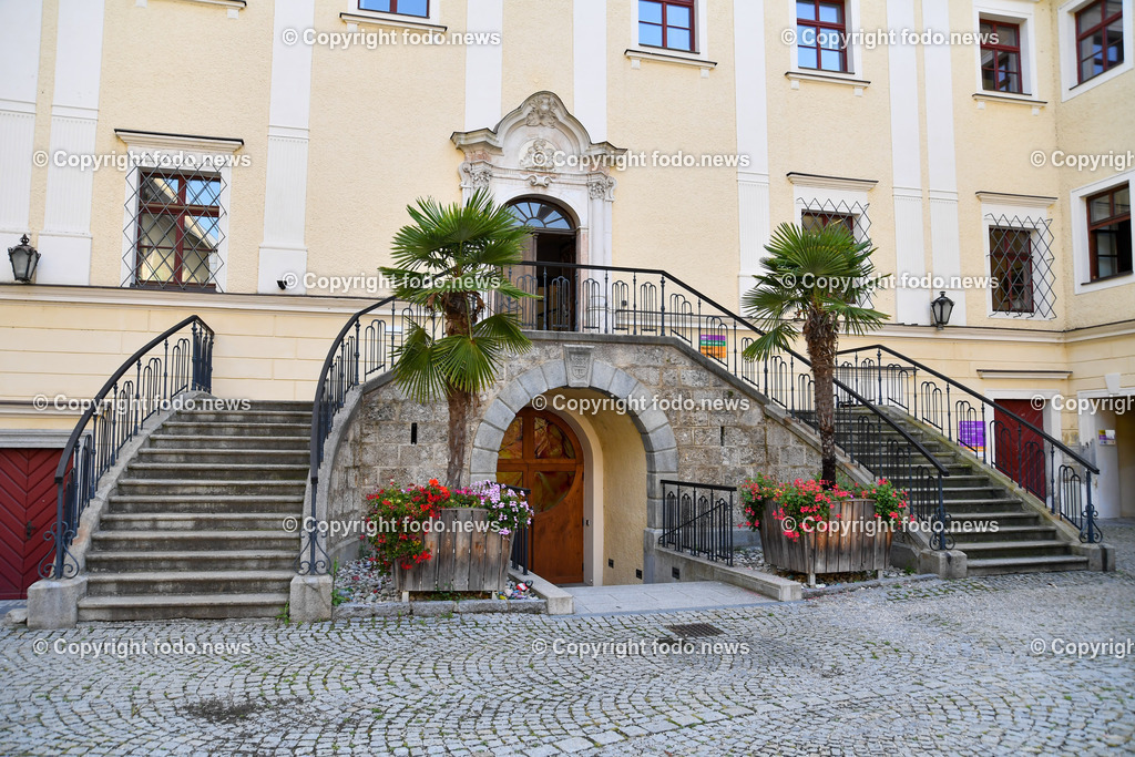 Stift Lambach_ Bibliothek_ 25.08.2022-4 | 25.08.2022, Lambach, AUT, Stift Lambach, Bibliothek, im Bild Stift Lambach, Innenhof, Eingang