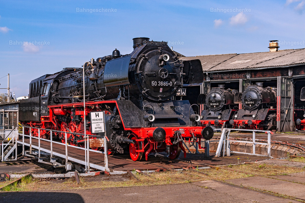 Salzwedel5036851p260408 | Stöbern Sie durch einzigartige Aufnahmen und finden die perfekte Aufnahme für jeden Eisenbahnentheusiast! Stellen Sie sich aus einer Reihe von Möglichkeiten wie der Druck auf Leinwände, Fotoposter, Kalender oder Magnetfotos Ihr Geschenk zusammen - Realisiert mit Pictrs.com