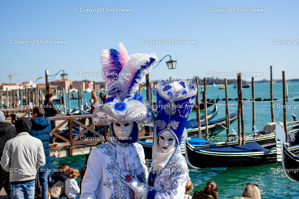 Italien_ Venedig_ 03.03.2025-41 | 03.03.2025, Italien, ITA, Venetien, Venedig, im Bild Venedig, Stadtansichten, Touristen, Reisefeature, Karneval, Masken, maskiert, venezianisch, Reise, Venedig, Venezia, Venetien, Stadtansicht, Campanile, Canale Grande, Markusplatz, Markuskirche, Touristen, Gondel, Gondolere, Faehre, Motorboot, Wassertaxi, Vaporetto, Adria, Lagune, Pfahlbauten, Bruecke, Rialtobruecke, La Gondola, Dogenpalast, Italien, Creativ, Kreativ