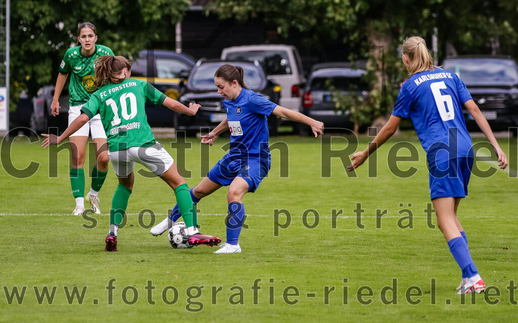 2023-10-07_072_FC_Forstern_gegen_Karlsruher_SC | Forstern, Deutschland, 07.10.2023:
Fußball, B-Juniorinnen-Bundesliga Süd 2023 / 2024, 4. Spieltag, FC Forstern gegen Karlsruher SC, Endergebnis: 1:1

Olivia Trauttmansdorff (FC Forstern, #10)

Foto: Christian Riedel / fotografie-riedel.net