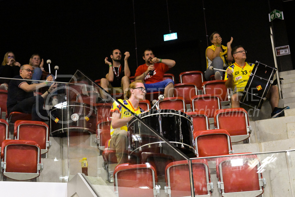 HC Rychenberg vs. Floorball Köniz - 28. August 2022 | HC Rychenberg vs. Floorball Köniz
AXA Arena, Winterthur
HCR-Fanclub in Action.
Bild: Sportfotografie Markus Aeschimann | www.markus-aeschimann.ch - Realisiert mit Pictrs.com