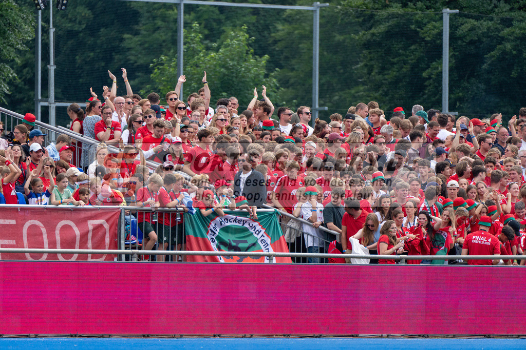 Final4_20250601-1444-HK108639 | Krefeld, Deutschland, 01.06.2025:  Feldhockey Final4 2025 – „Deutsche Feldhockey-Meisterschaften 2025“ Crefelder HTC - Rot-Weiss Köln (Finale Herren) im Gerd-Wellen-Hockeyanlage am 01.06.2025 in Krefeld, Deutschland. (Foto von Kramhöller/Fehrmann/Kaste)Krefeld, Germany, 01.06.2025: Feldhockey Final4 2025 – „Deutsche Feldhockey-Meisterschaften 2025“ Harvestehuder HTC - Düsseldorfer HC (Finale Damen) in Gerd-Wellen-Hockeyanlage at 01.06.2025 in Krefeld, Deutschland. (Foto from Kramhöller/Fehrmann/Kaste)